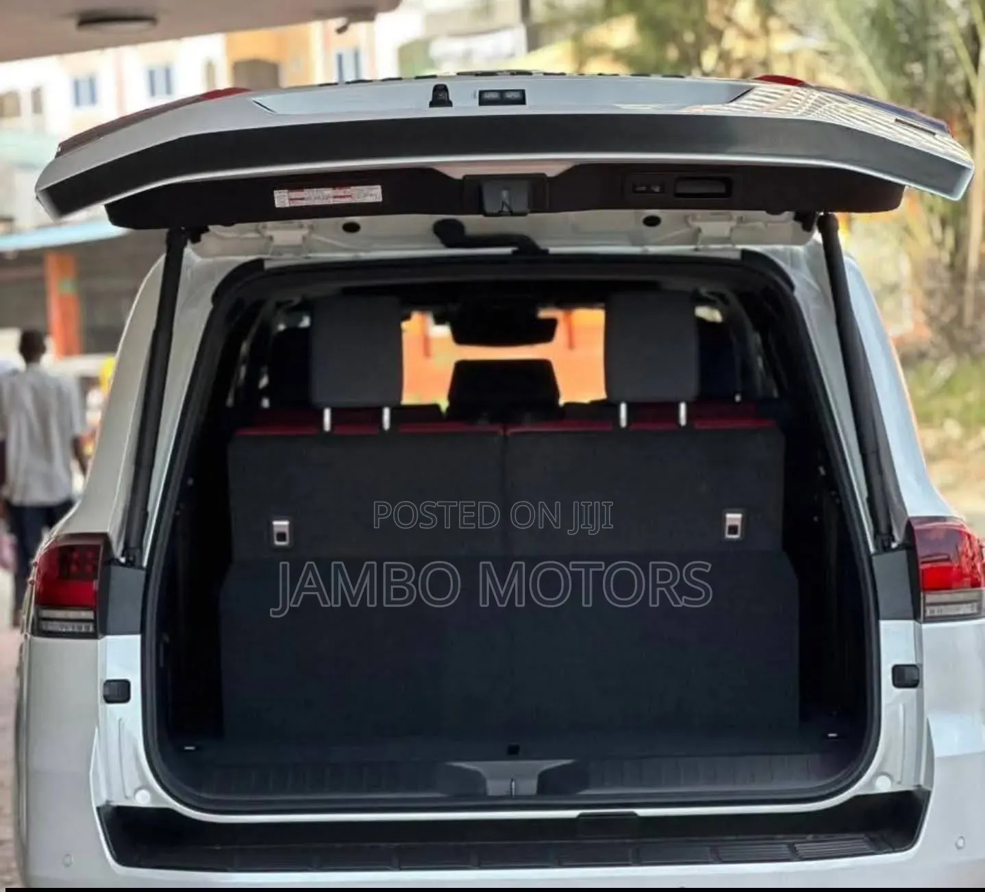 Toyota Land Cruiser LC300 2024 White