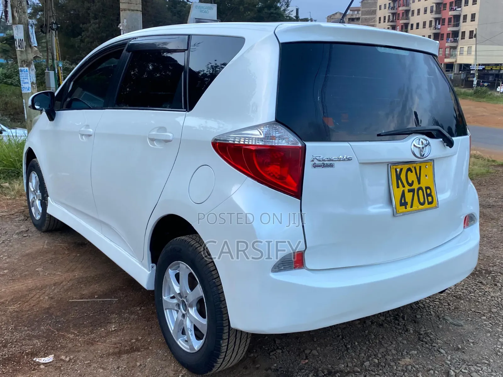 Toyota Ractis 2012 Pearl