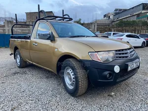 Mitsubishi L200 2012 Gold