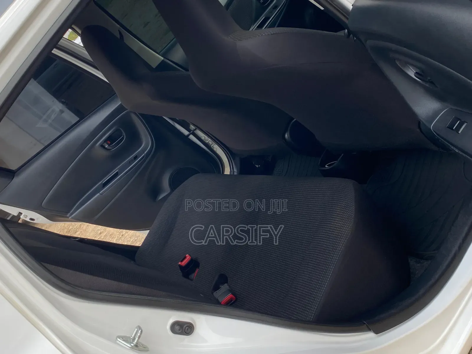 Toyota Vitz 2018 White