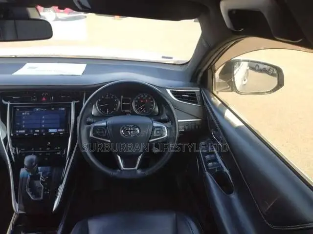 Toyota Harrier 2.0 2019 White