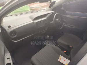 Toyota Vitz 2017 Silver