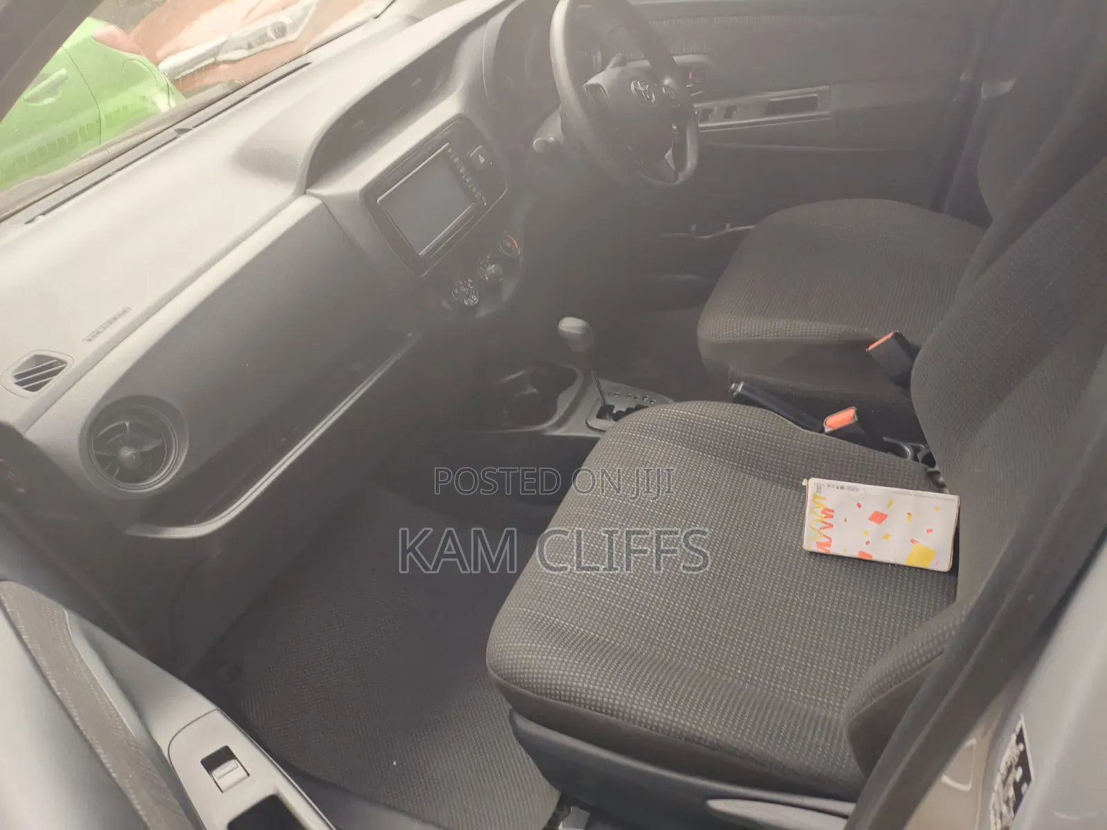 Toyota Vitz 2017 Silver