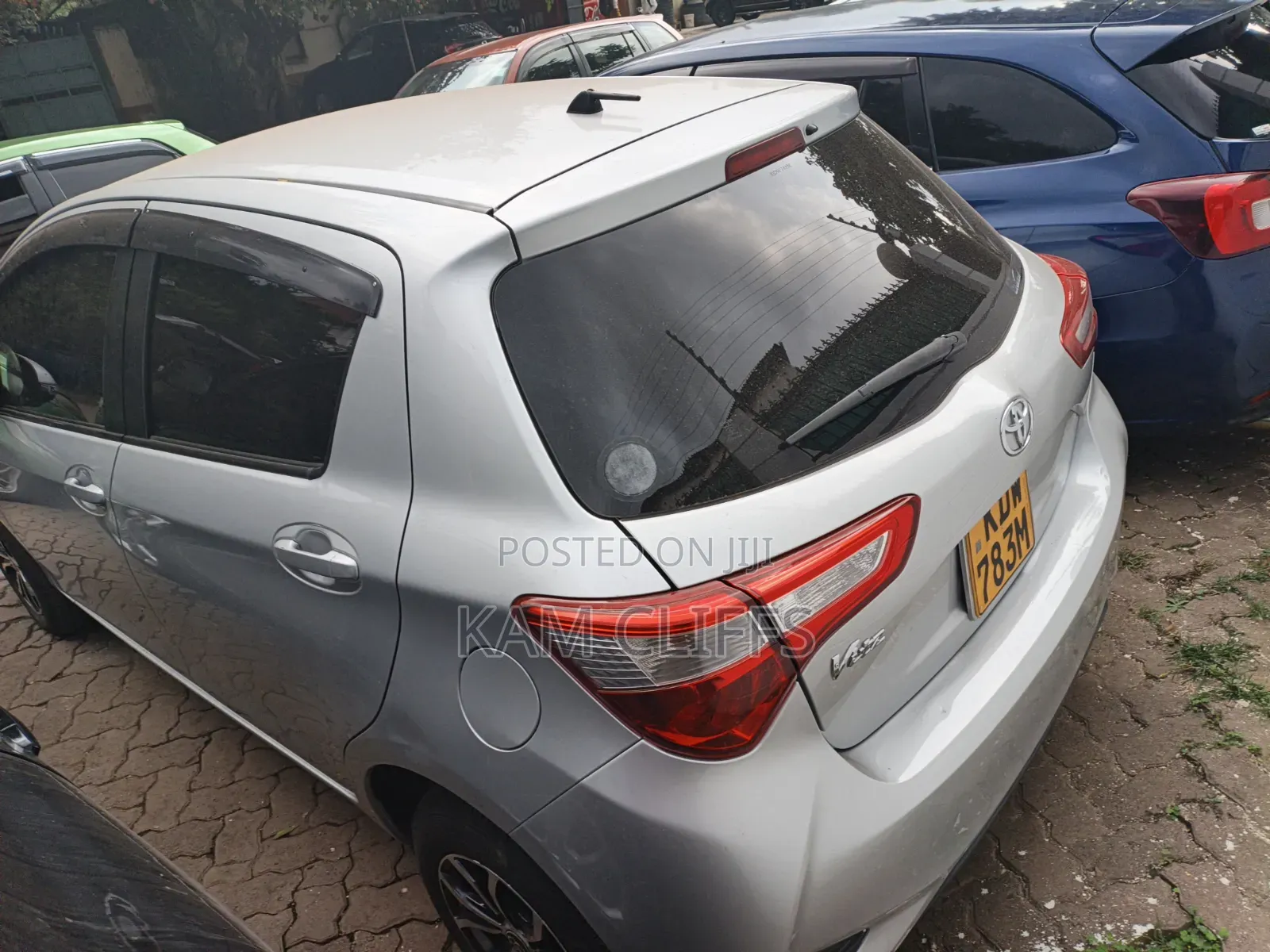 Toyota Vitz 2017 Silver