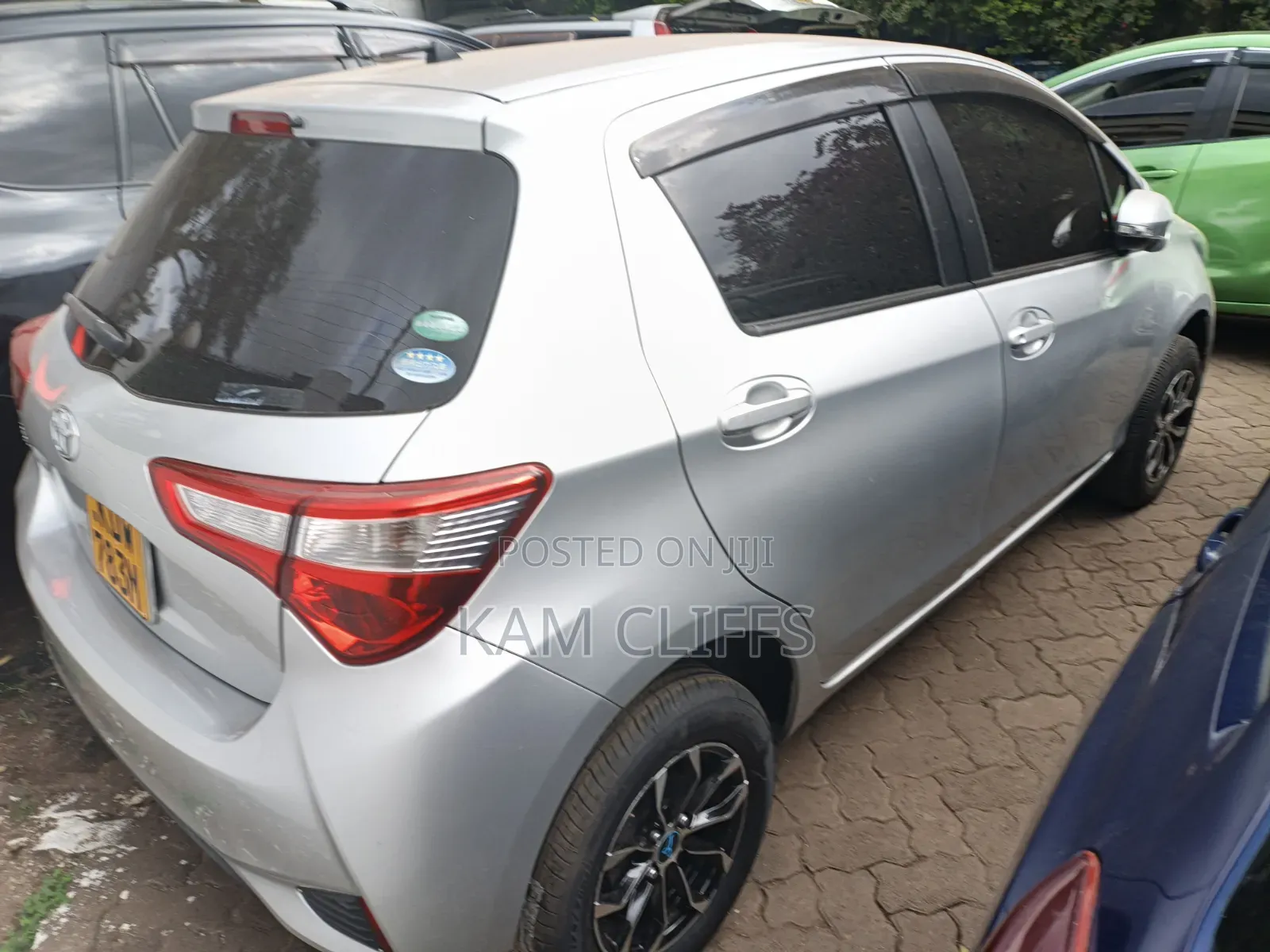 Toyota Vitz 2017 Silver