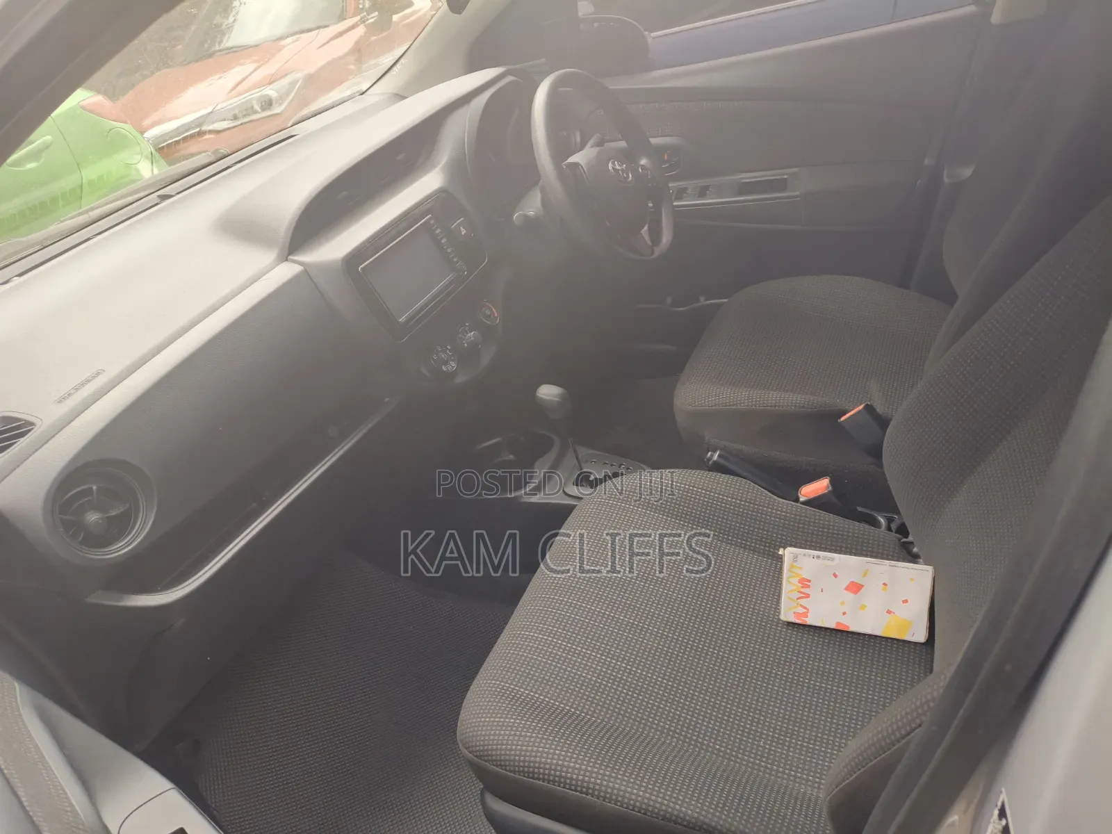 Toyota Vitz 2017 Silver