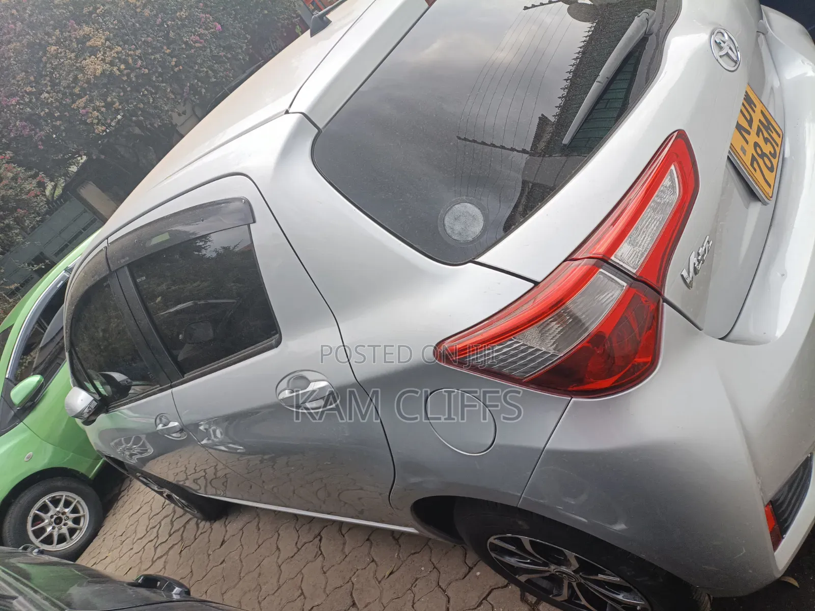 Toyota Vitz 2017 Silver