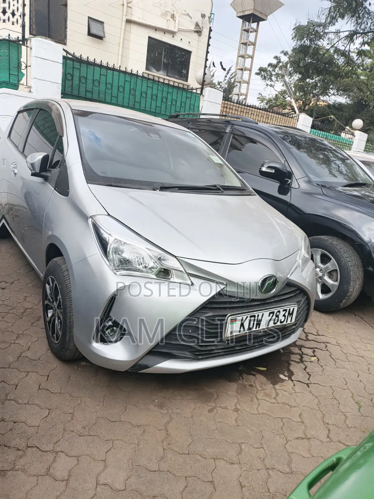 Toyota Vitz 2017 Silver