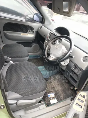 Toyota Sienta 2010 Green