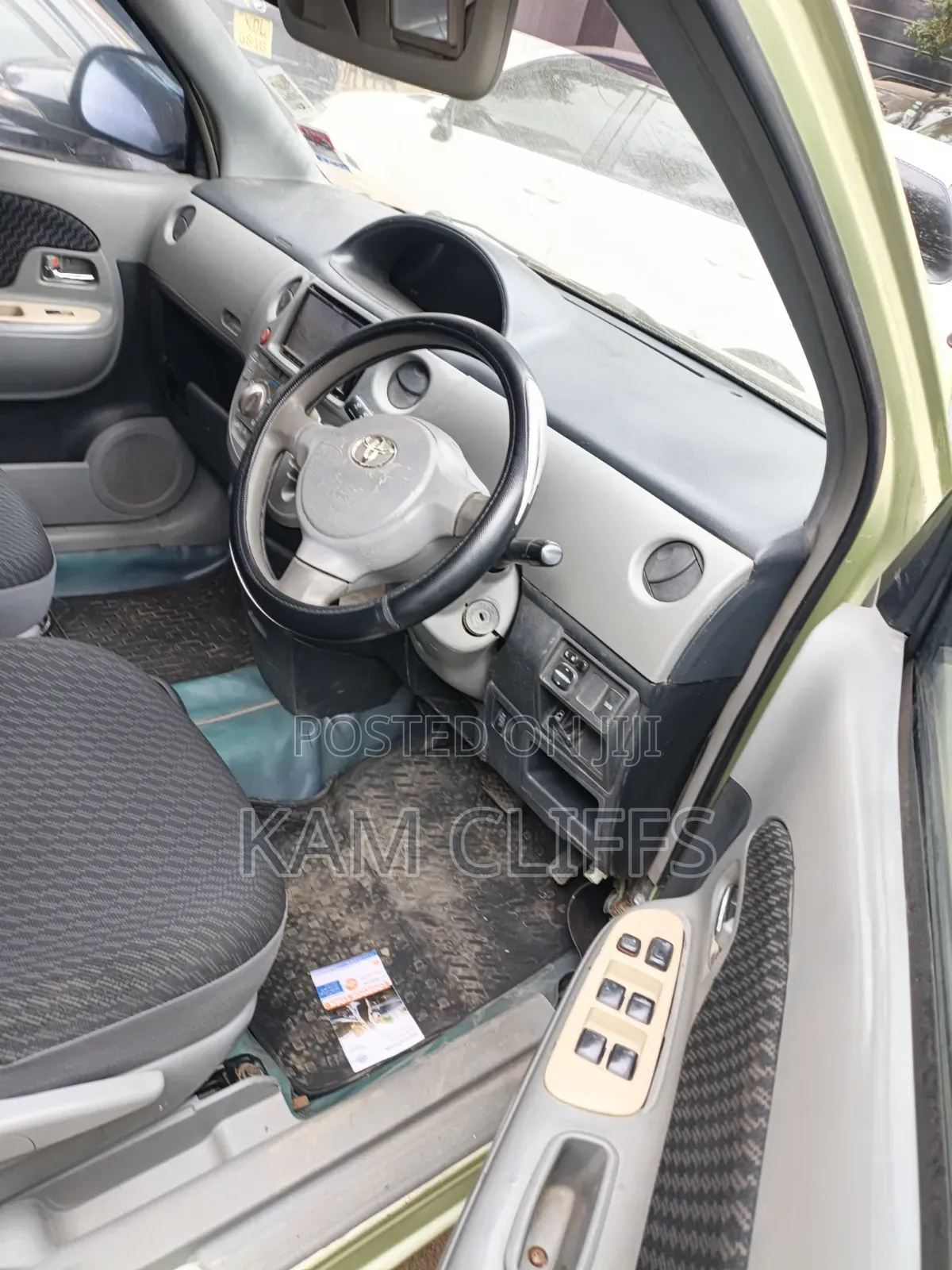 Toyota Sienta 2010 Green