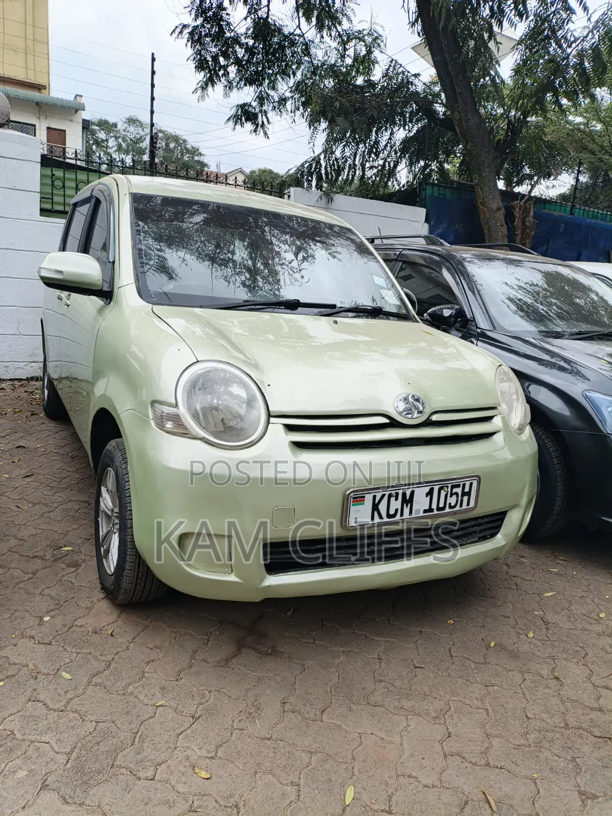 Toyota Sienta 2010 Green