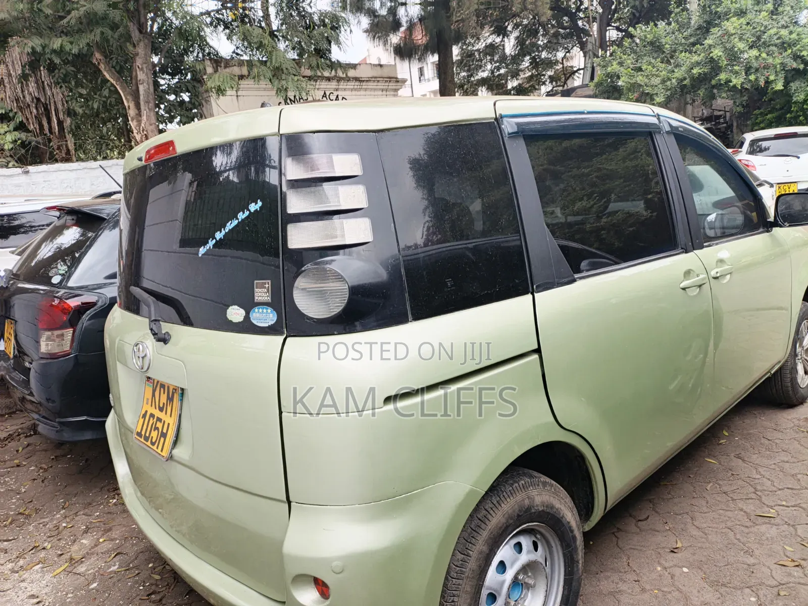 Toyota Sienta 2010 Green