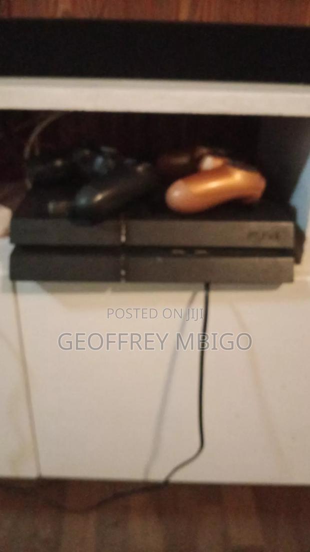 Ps4 Chipped With Several Games - thumbnail 3