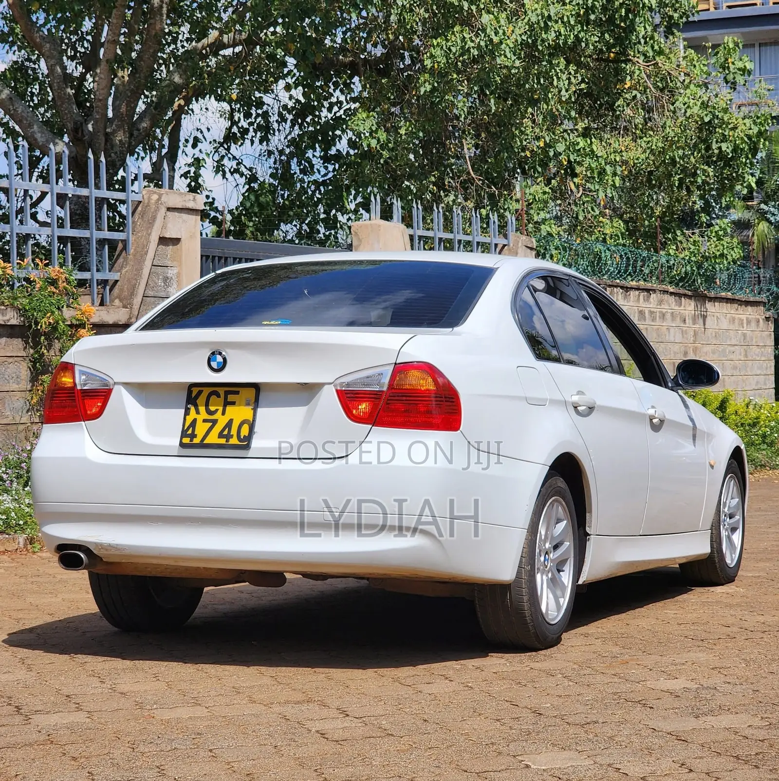 BMW 320i 2010 White
