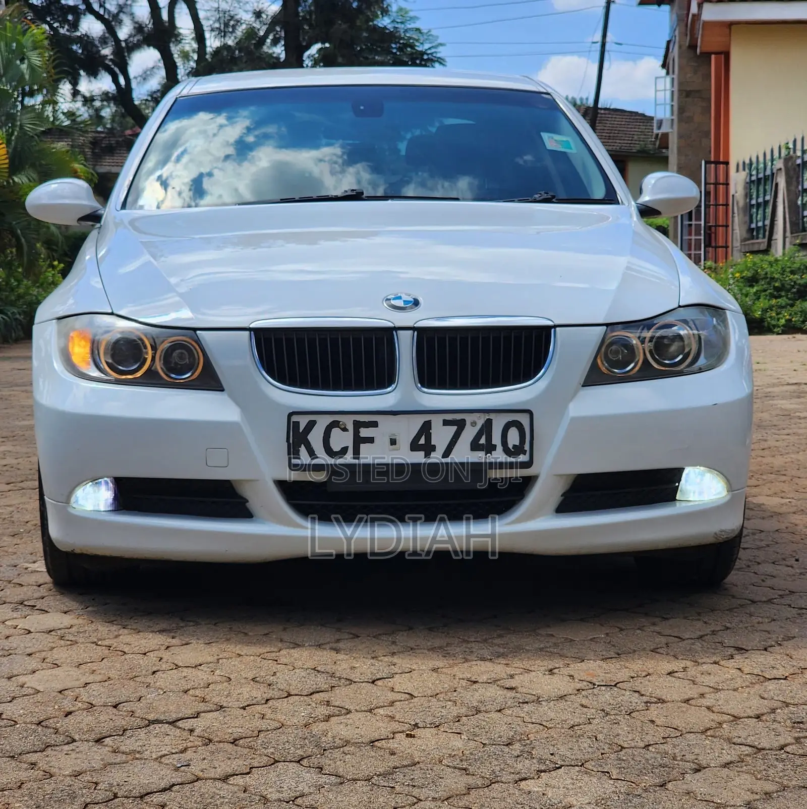 BMW 320i 2010 White
