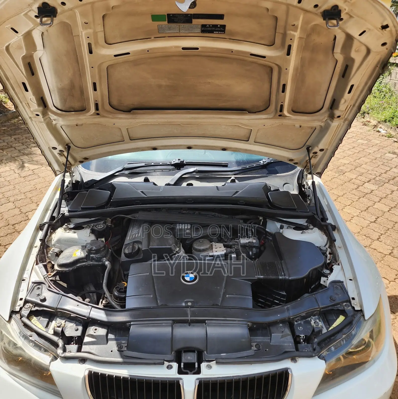 BMW 320i 2010 White