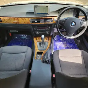 BMW 320i 2010 White