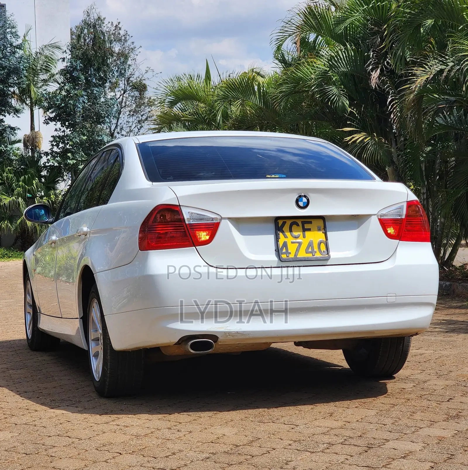 BMW 320i 2010 White
