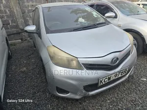 Toyota Vitz 2012 Silver