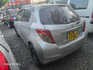 Toyota Vitz 2012 Silver