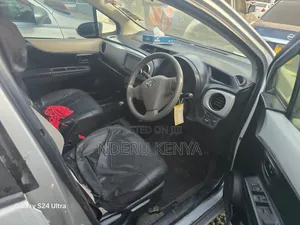 Toyota Vitz 2012 Silver