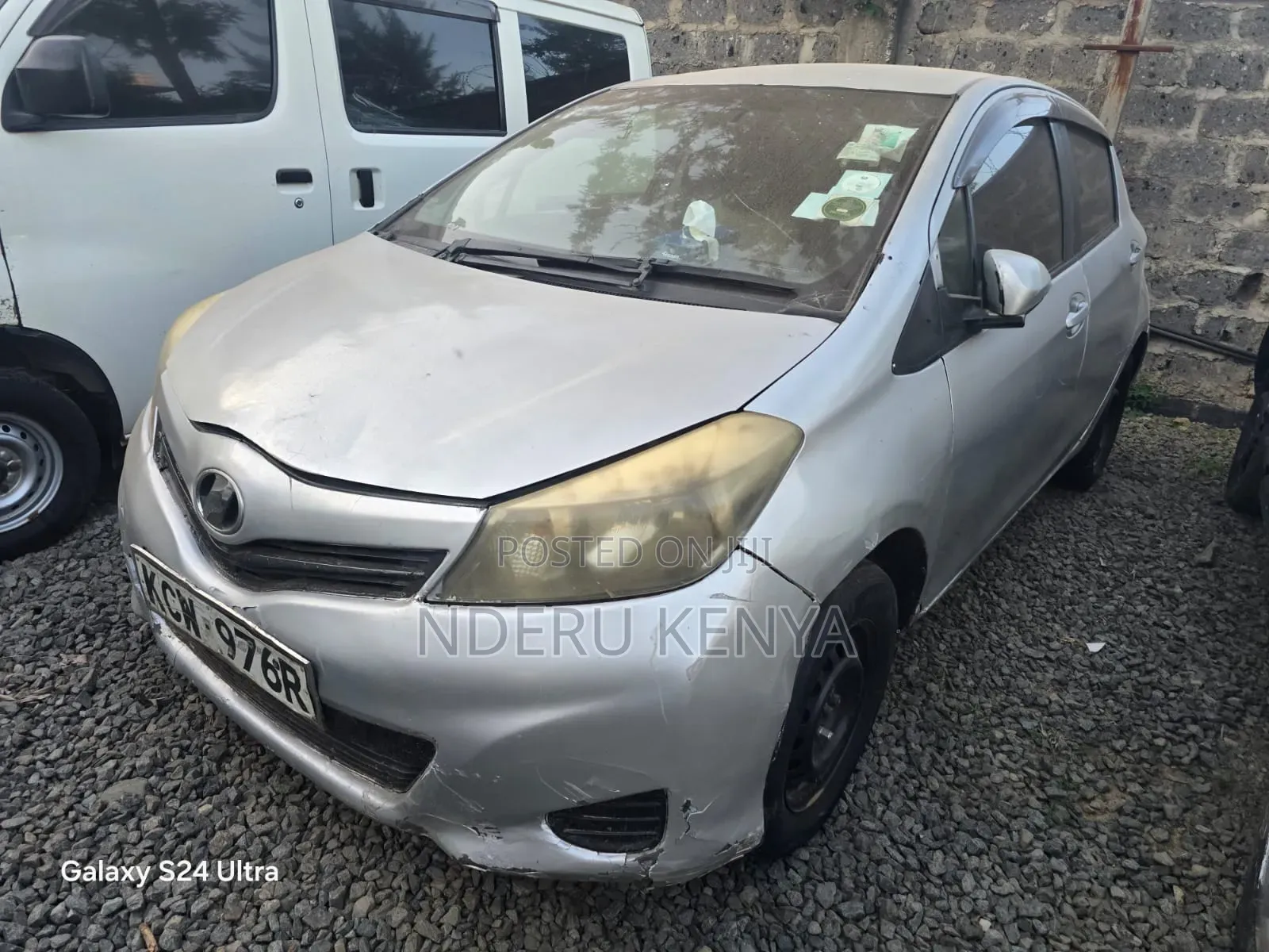 Toyota Vitz 2012 Silver