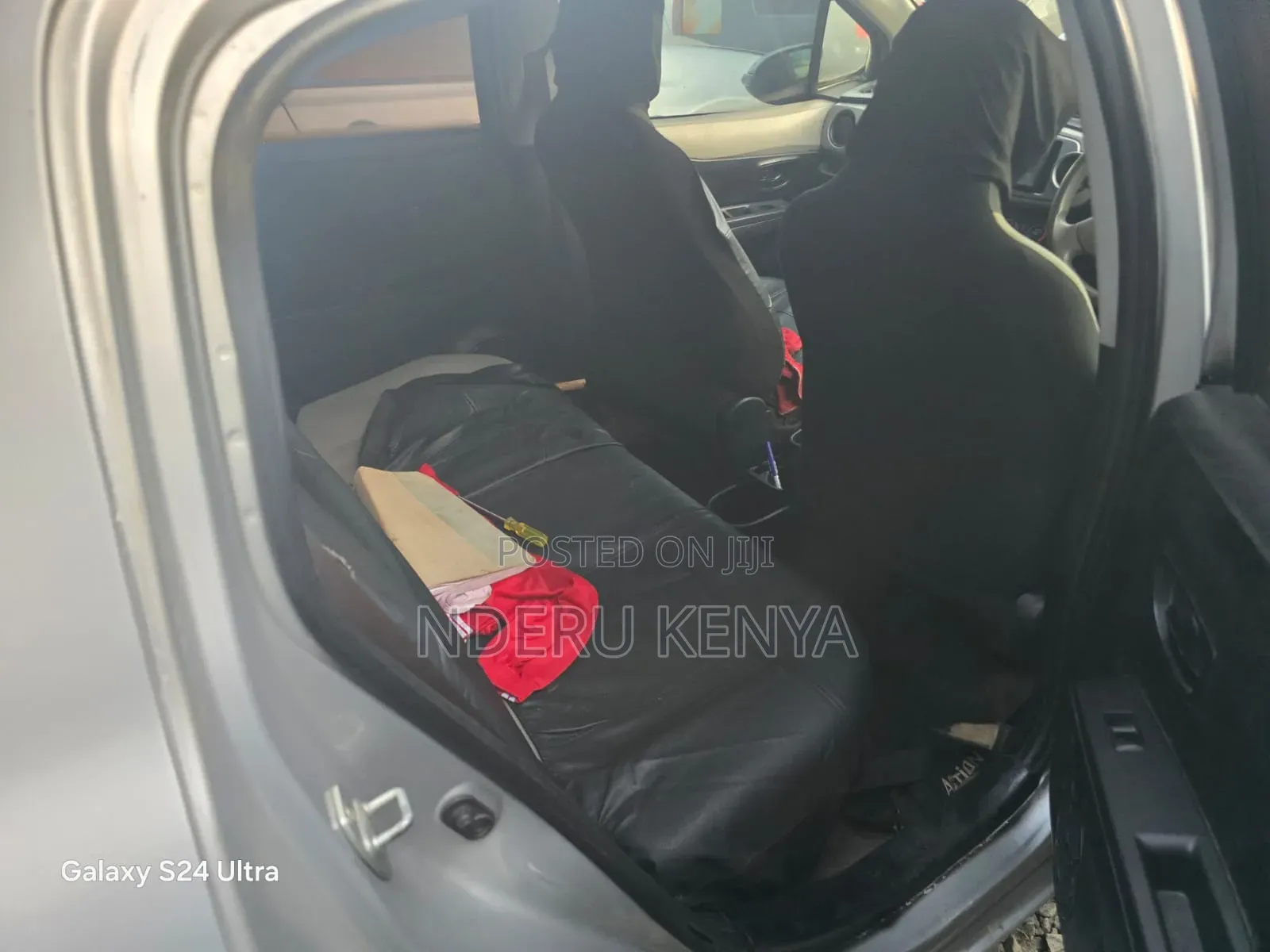 Toyota Vitz 2012 Silver