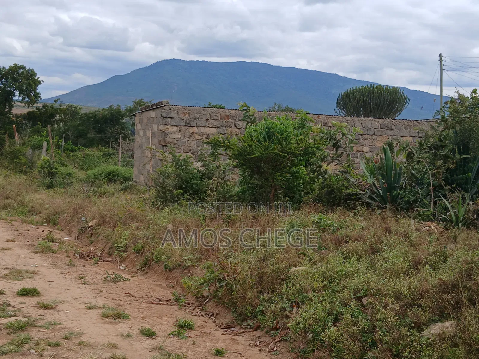 5bdrm House in Ngoliba for sale