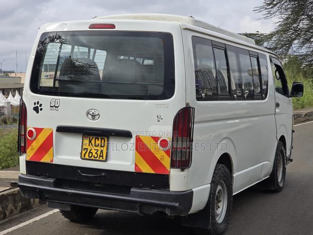 Toyota HiAce 2007 White - thumbnail 3