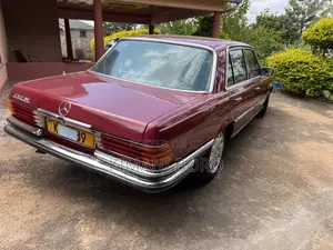 Mercedes-Benz E200 1979 Red