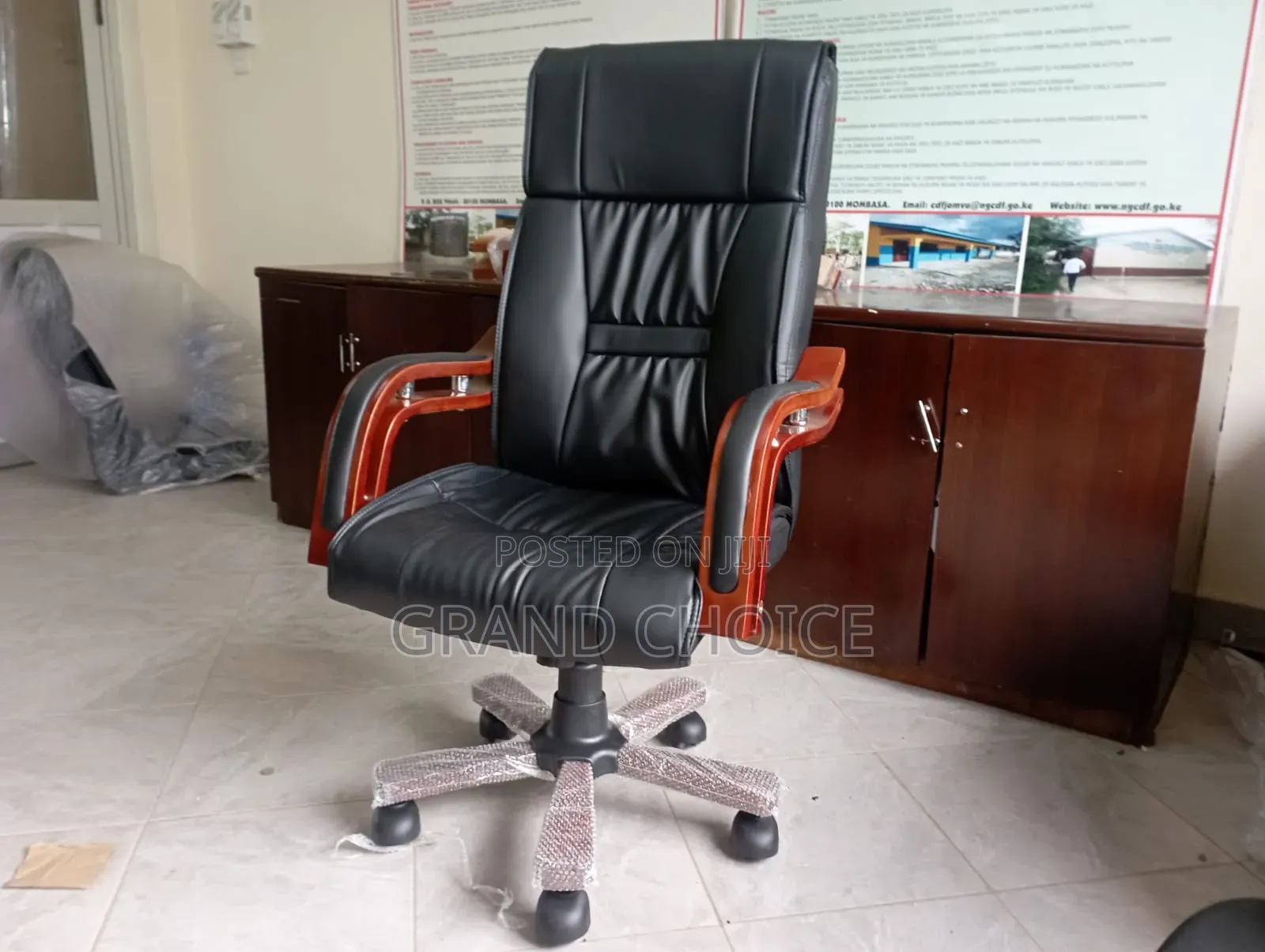 Executive Office Chair With Wooden Hand and Starbase