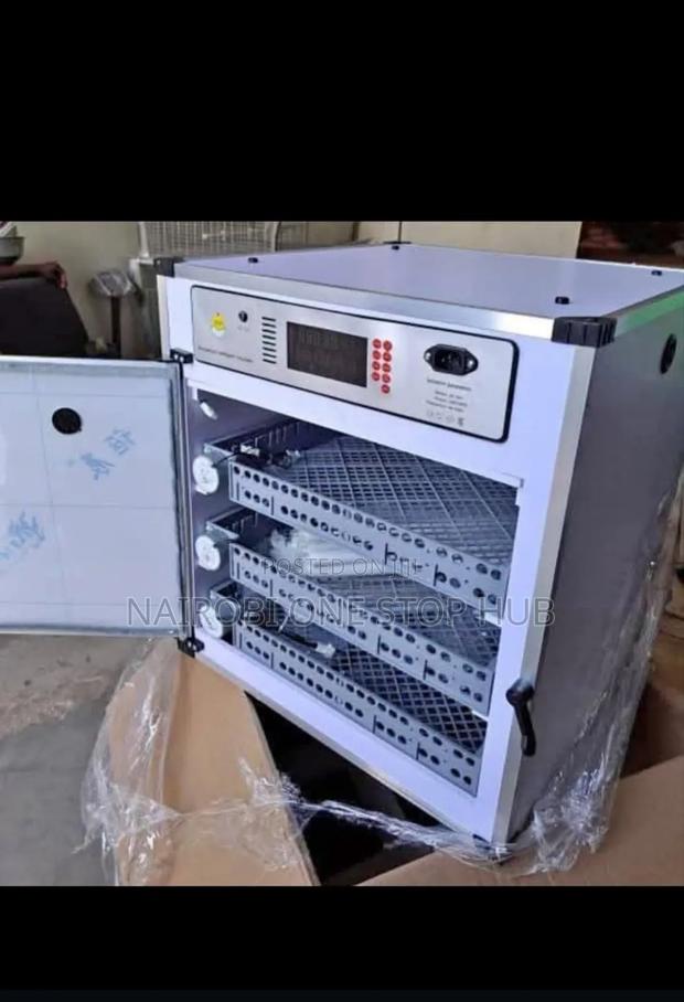 204 Eggs Incubator