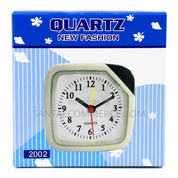 Quartz New Fashion 2002 Analog Desk Alarm Clock