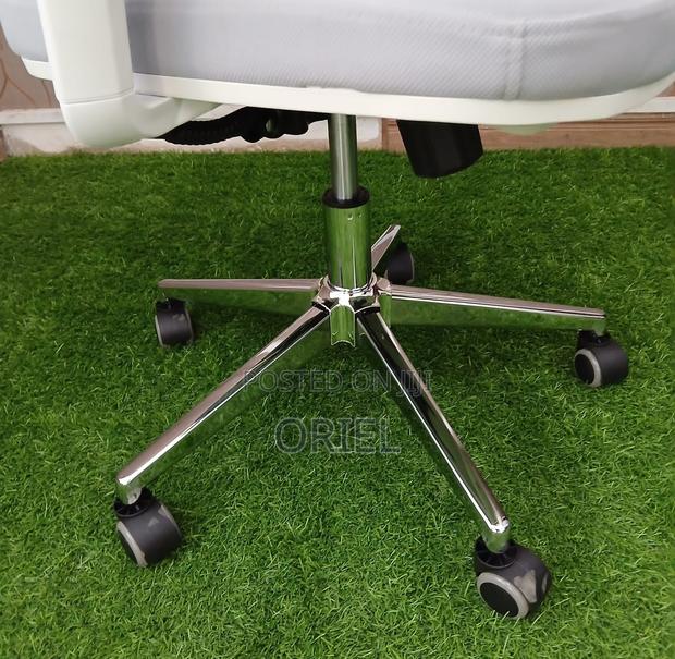 Office Chair : Ergonomic Mesh Chair - thumbnail 17
