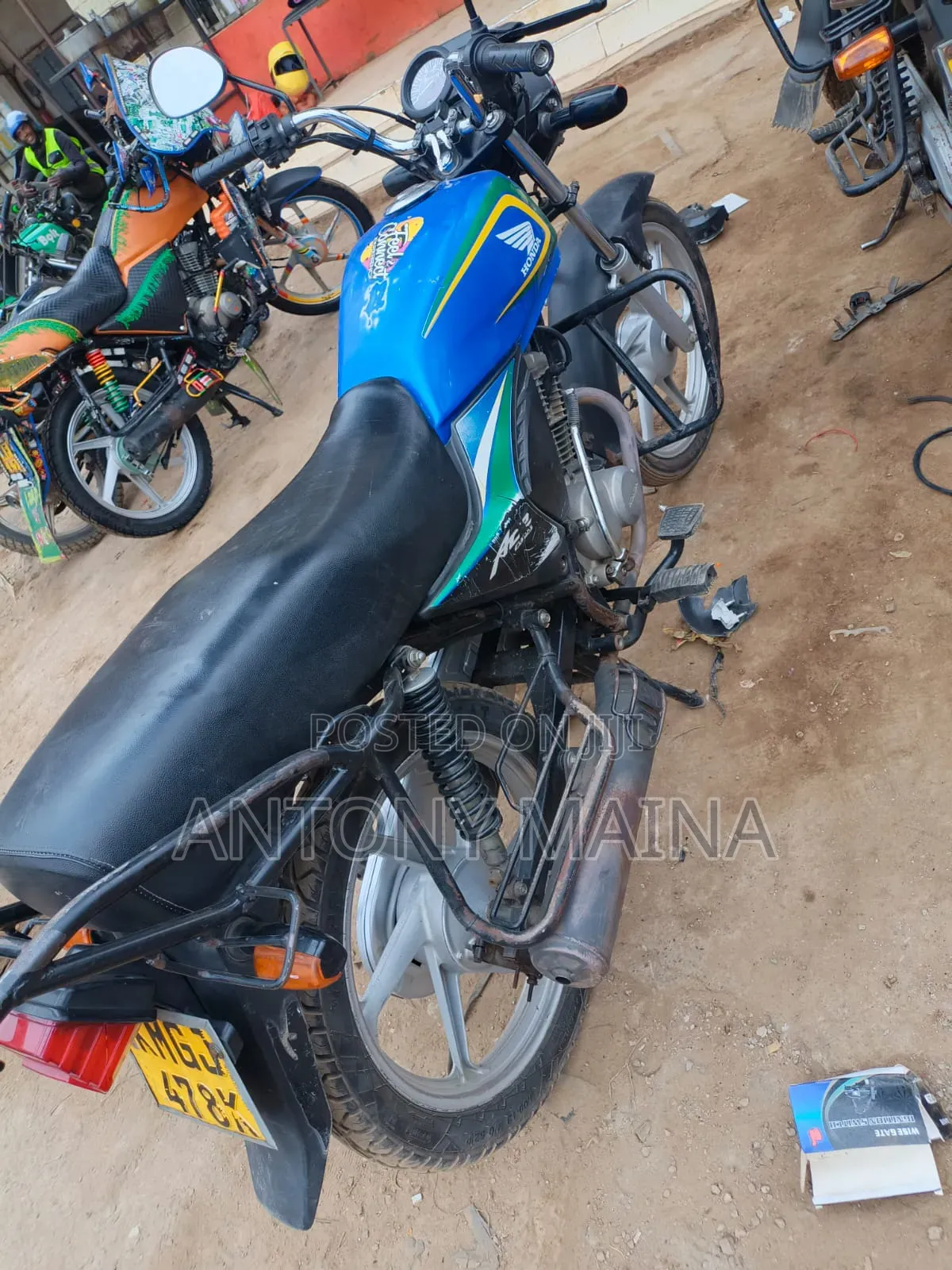 Honda CB 2023 Blue
