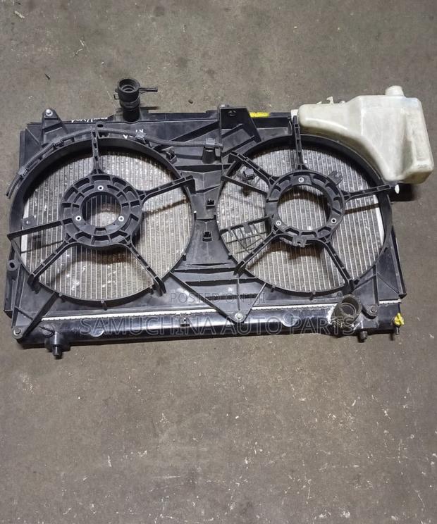 Radiator Toyota Noah Zrr60