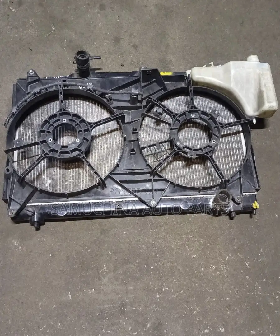 Radiator Toyota Noah Zrr60
