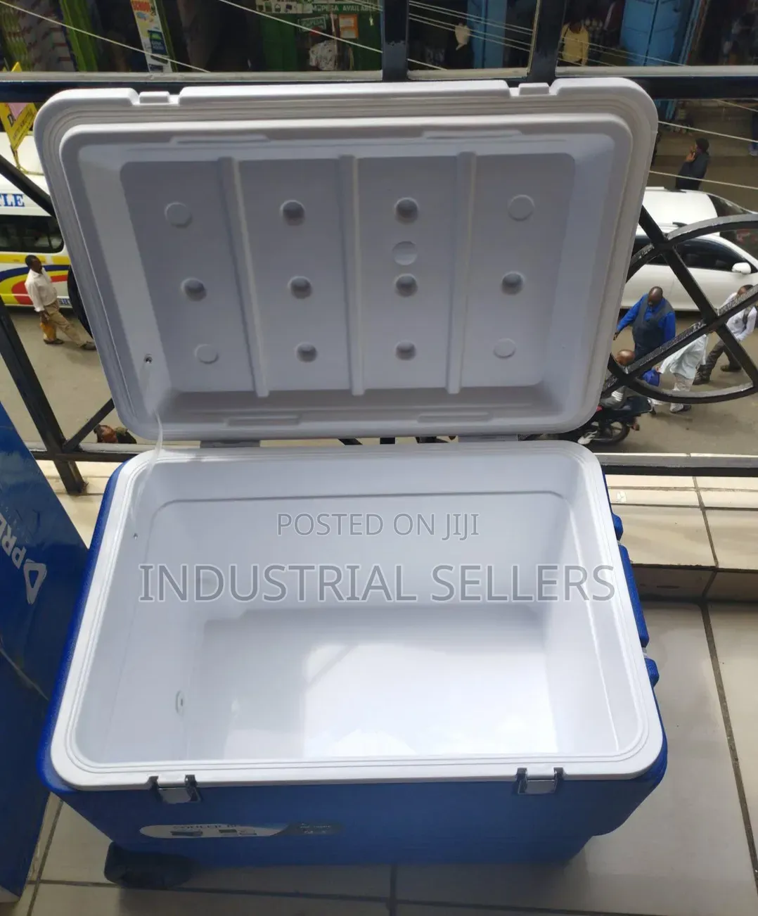 Quality Designed 100l Cooler Box With Wheels