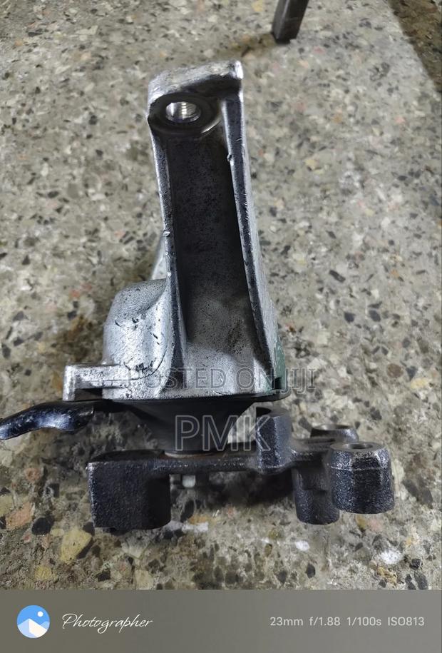 Honda Stream Engine Mountain - thumbnail 2