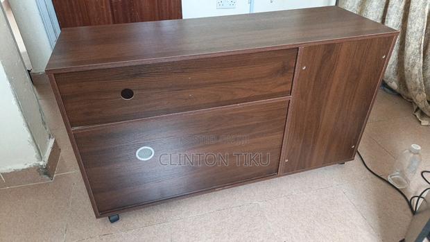Quality Tv Stand - thumbnail 3
