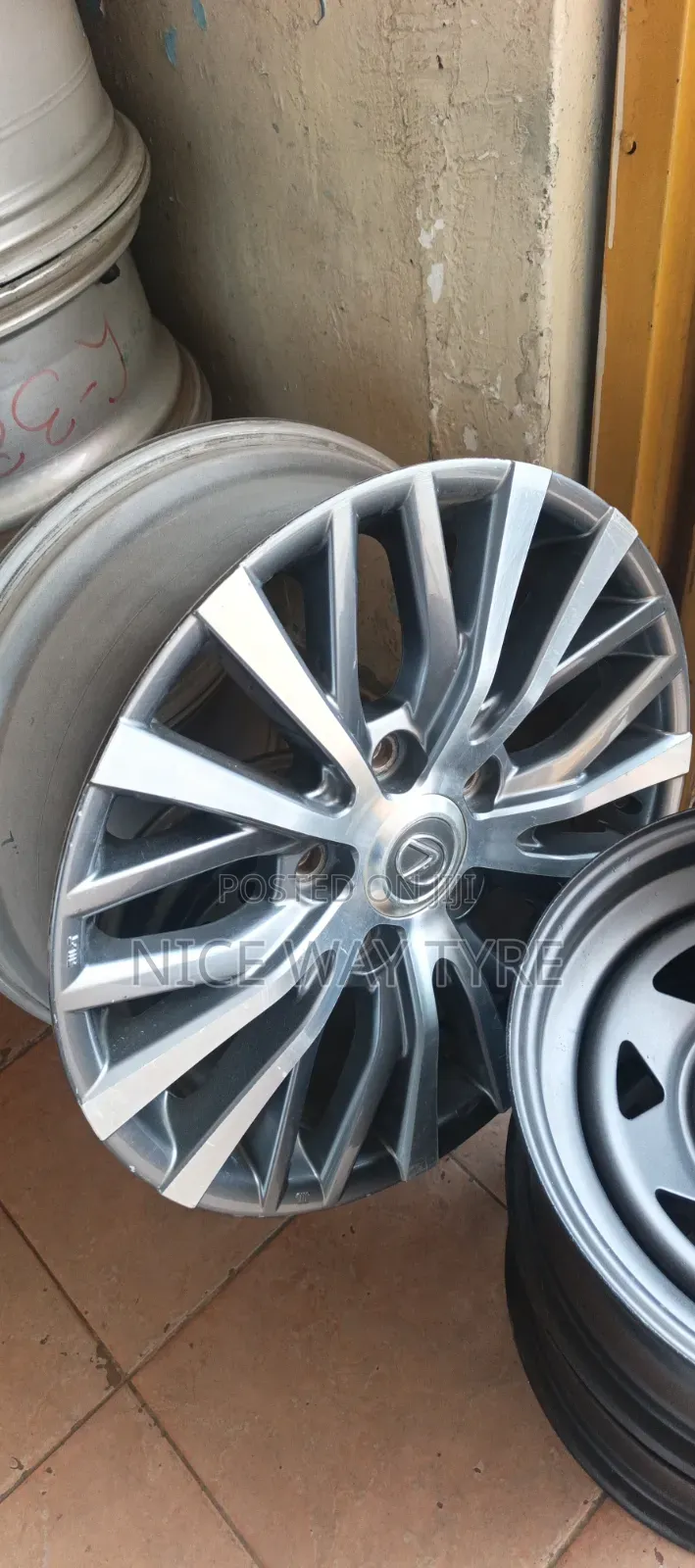 Luxus Rim Size 20