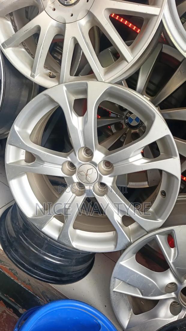 Mitsubishi Outlander Size 18 - main view