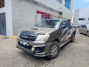 Toyota Hilux 2015 Gray