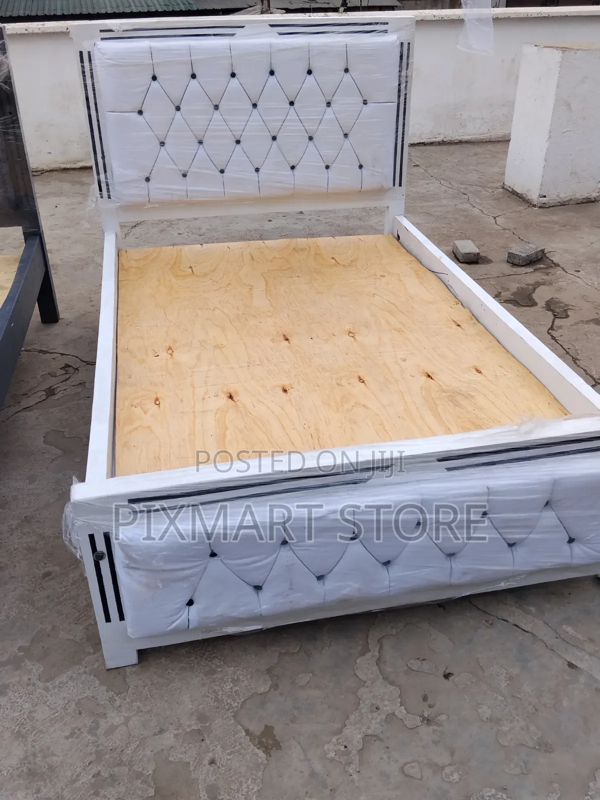 4x6 Mocket Bed With Solid Frame