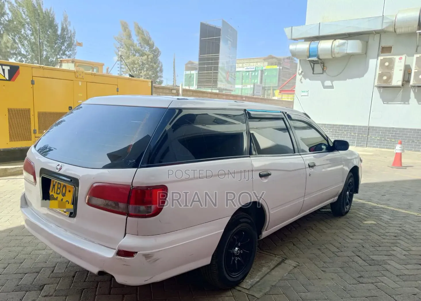 Nissan Advan 2004 White