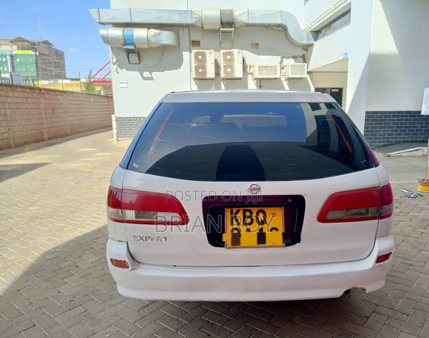 Nissan Advan 2004 White
