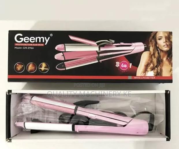 Geemy 3 in 1 Flat Iron Straightens Curls
