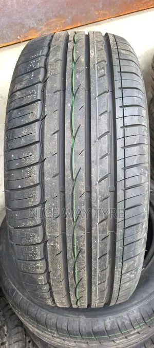 235/55r17 Cf710