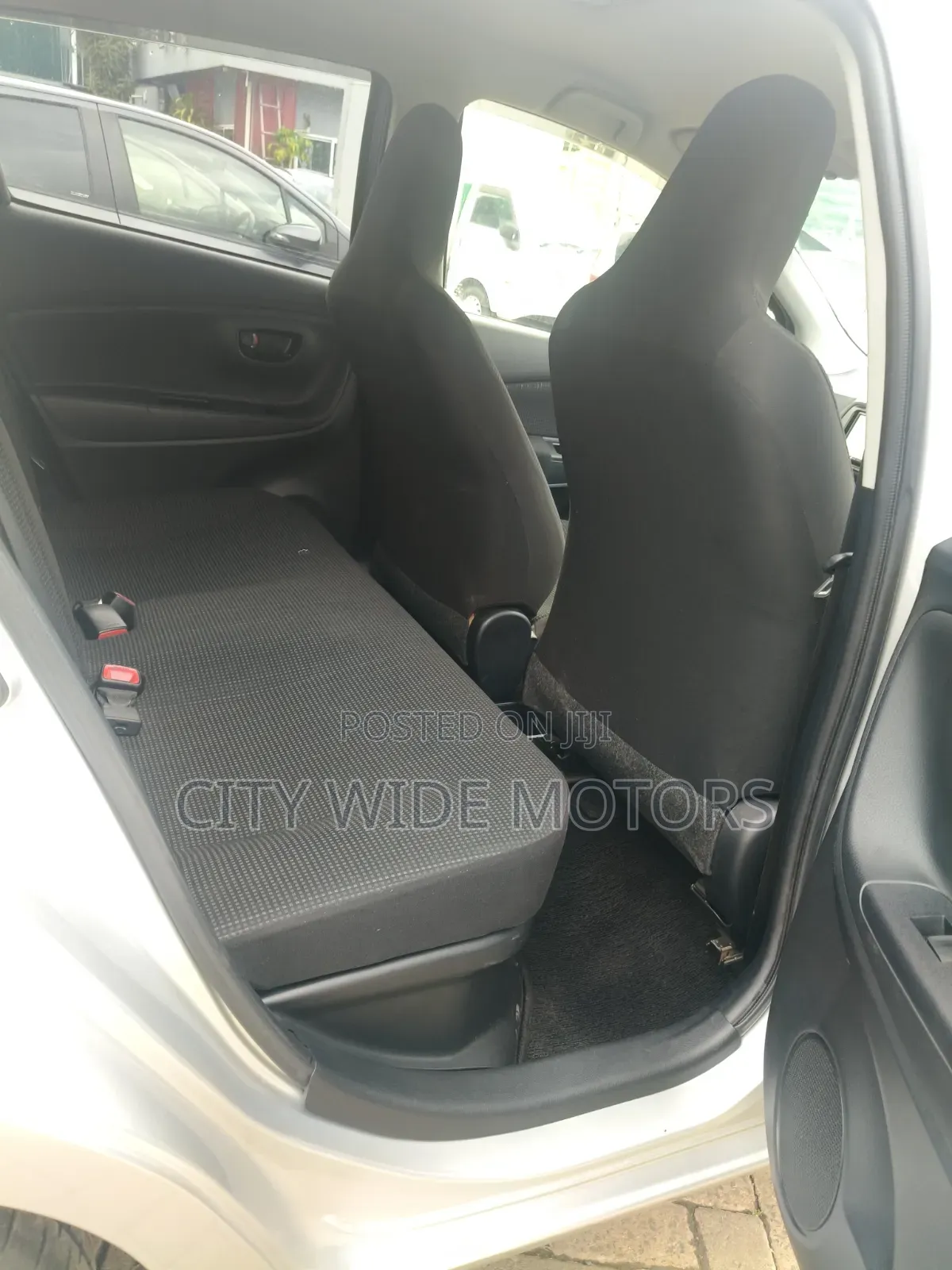 Toyota Vitz 1.5 FWD Hybrid 5dr 2018 Silver