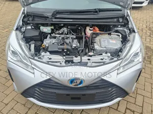 Toyota Vitz 1.5 FWD Hybrid 5dr 2018 Silver